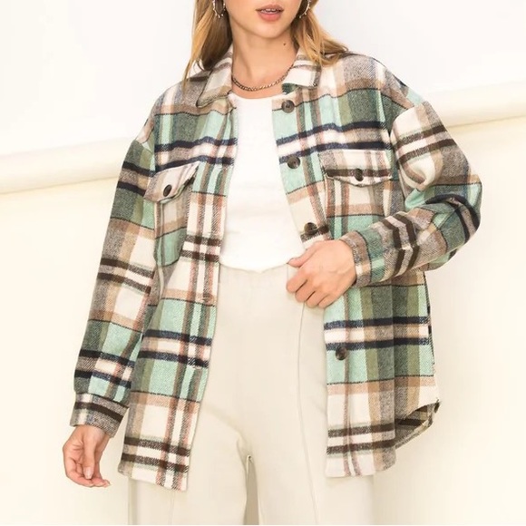 NWT WOMENS plaid shacket - Picture 4 of 5